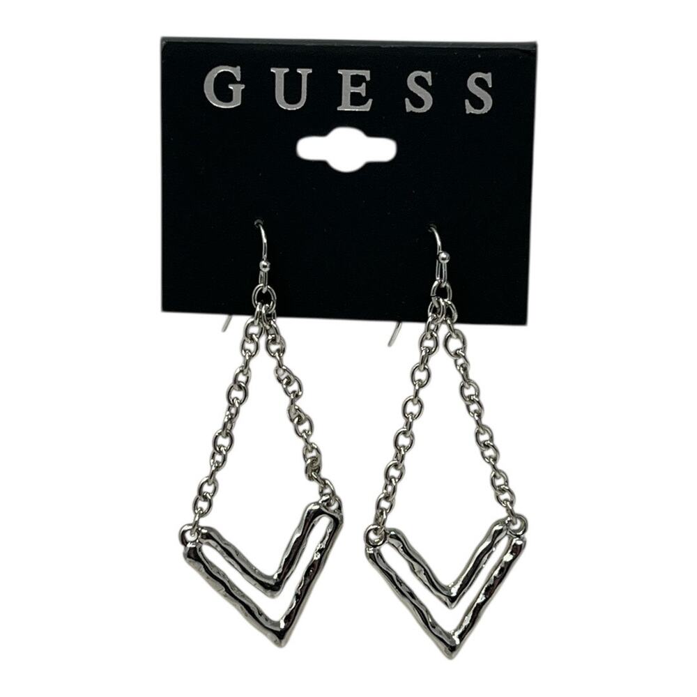 GUESS Silver Tone Chevron Chain Drop Earrings. Modern Geometric Heart Dangle NWT